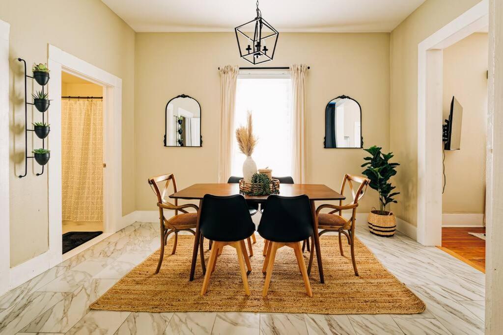 Close To Downtown San Antonio,Tx With Private Backyard And Firepit Exterior photo